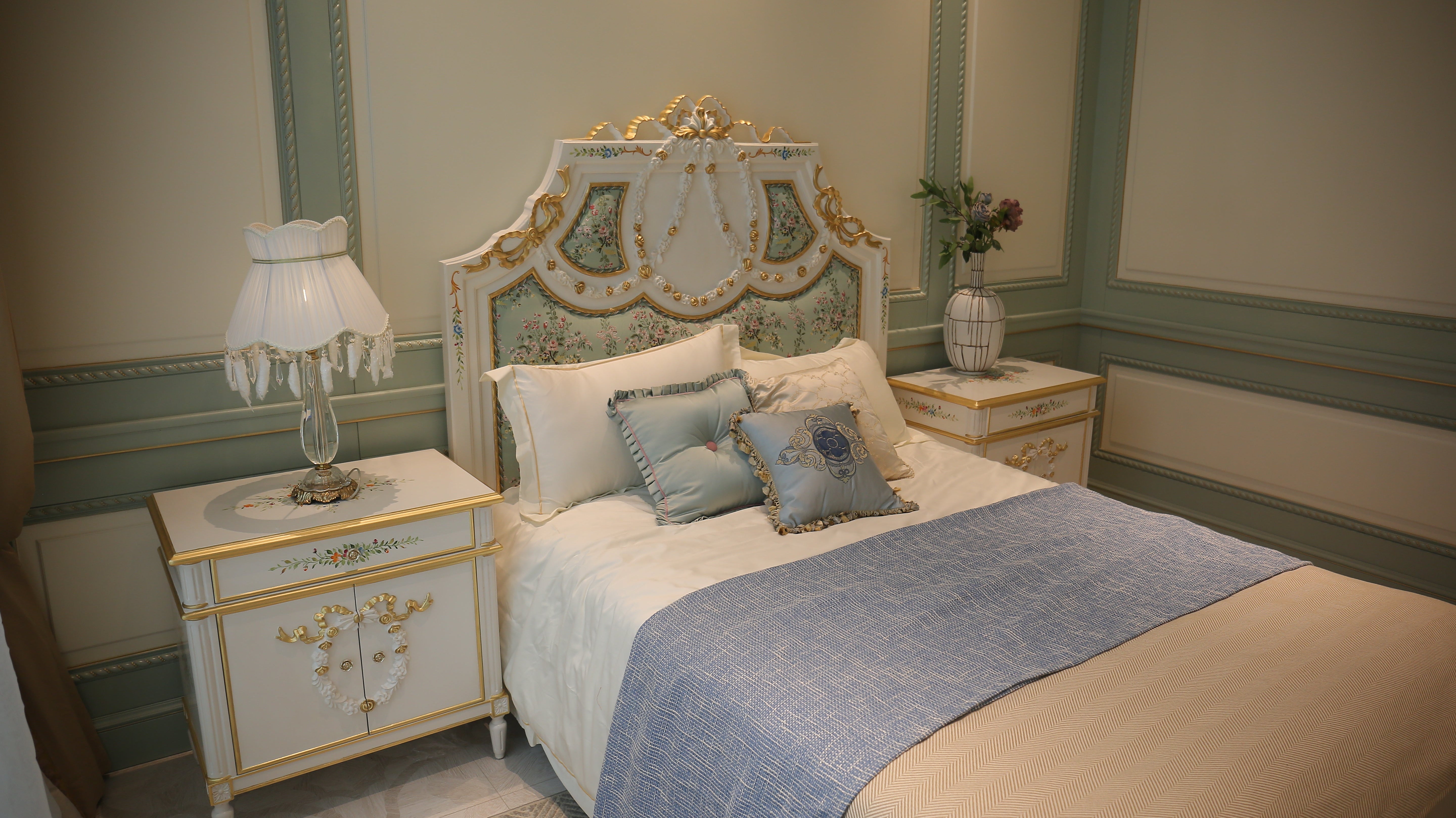 Cream Nightstand: French Antique Nightstands for Bedroom Furniture - RITONG HOME Furnishing