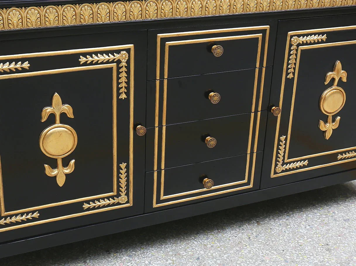 Black sideboard R-077 detail: Intricate hand-carvings, gold leaf accents on black wood – highlights craftsmanship.