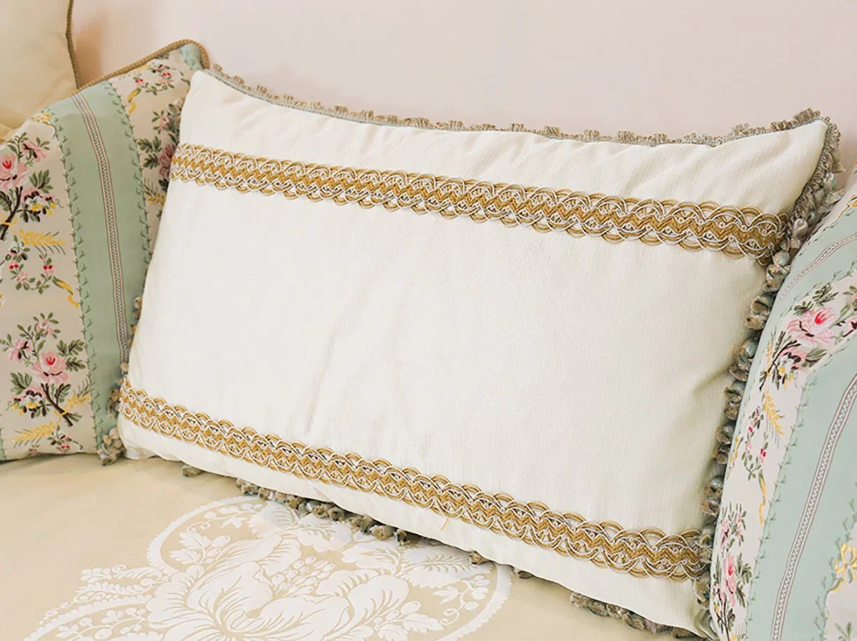 Decorative pillows of French sofa S-1169 with jacquard floral patterns for added softness and detail.