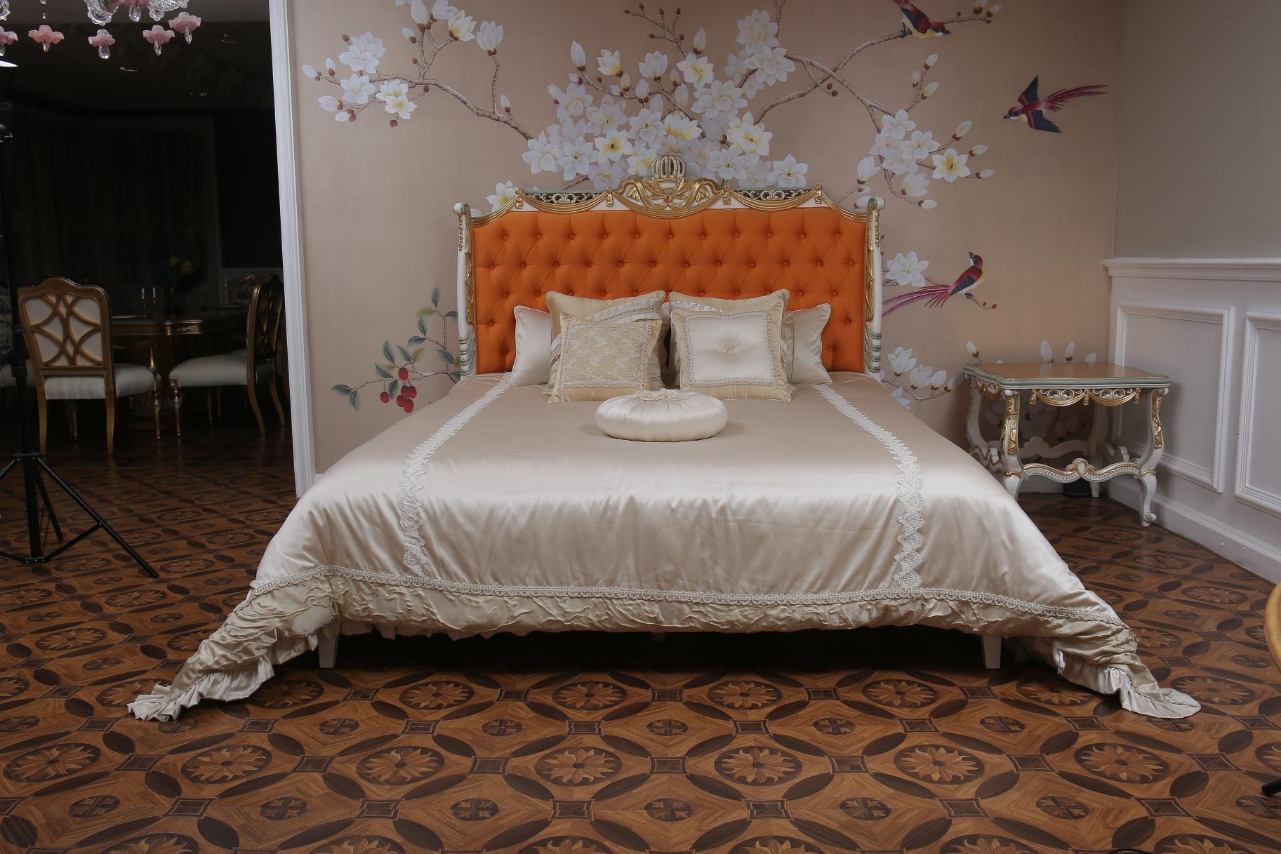 Luxury Bed: French Luxurious Bed & Velvet Upholstered Bed - RITONG HOME Furnishing