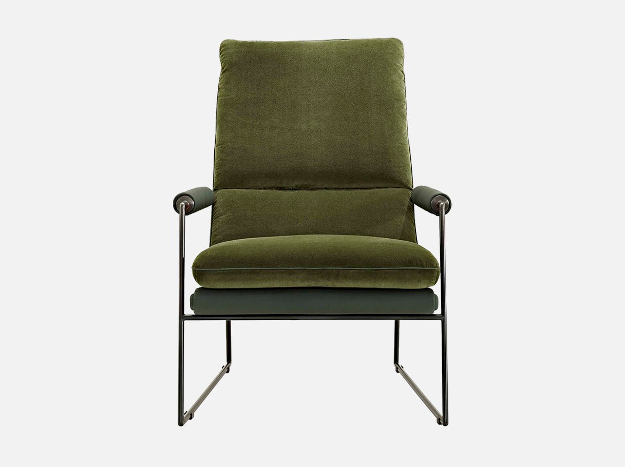 Front view of Art Deco Chair MA-2986 with brushed black-gold frame and soft velvet cushions